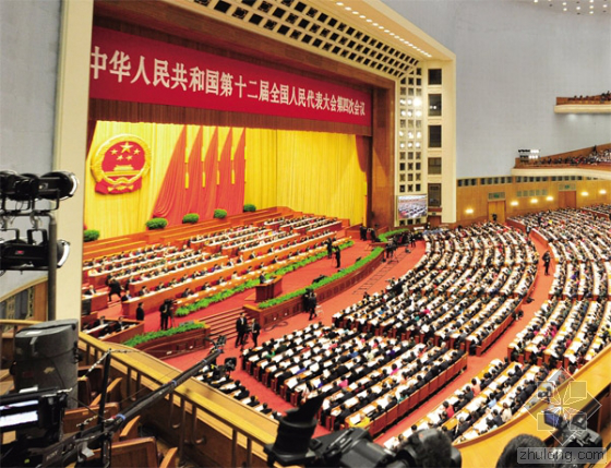 當(dāng)日上午，國務(wù)院總理李克強(qiáng)在會(huì)上做了2016年政府工作報(bào)告。